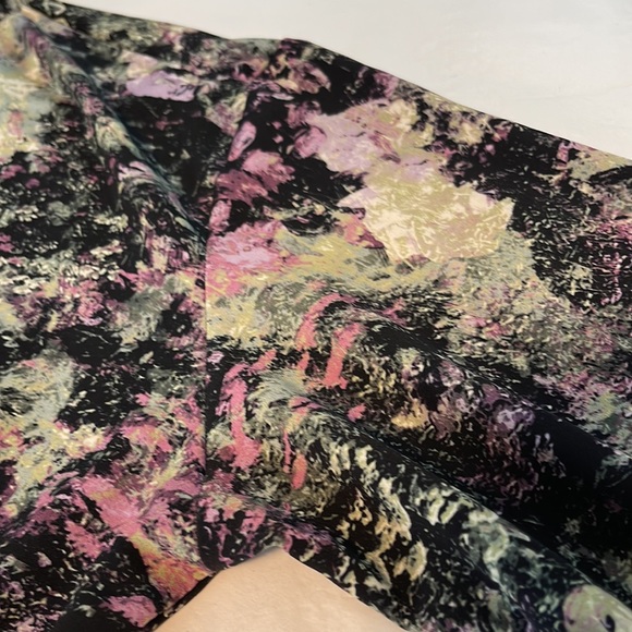 Monkl pull over floral abstract blouse - Picture 9 of 10